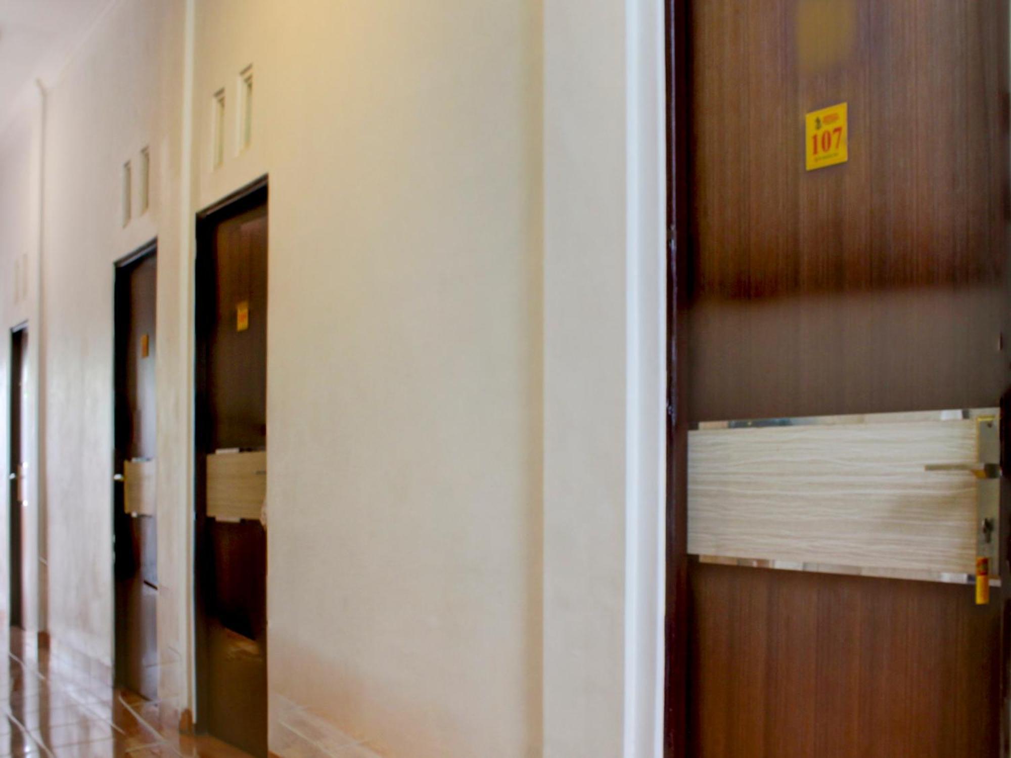 Oyo 3855 Homestay Semata Wayang Syariah Banjarbaru Exterior foto