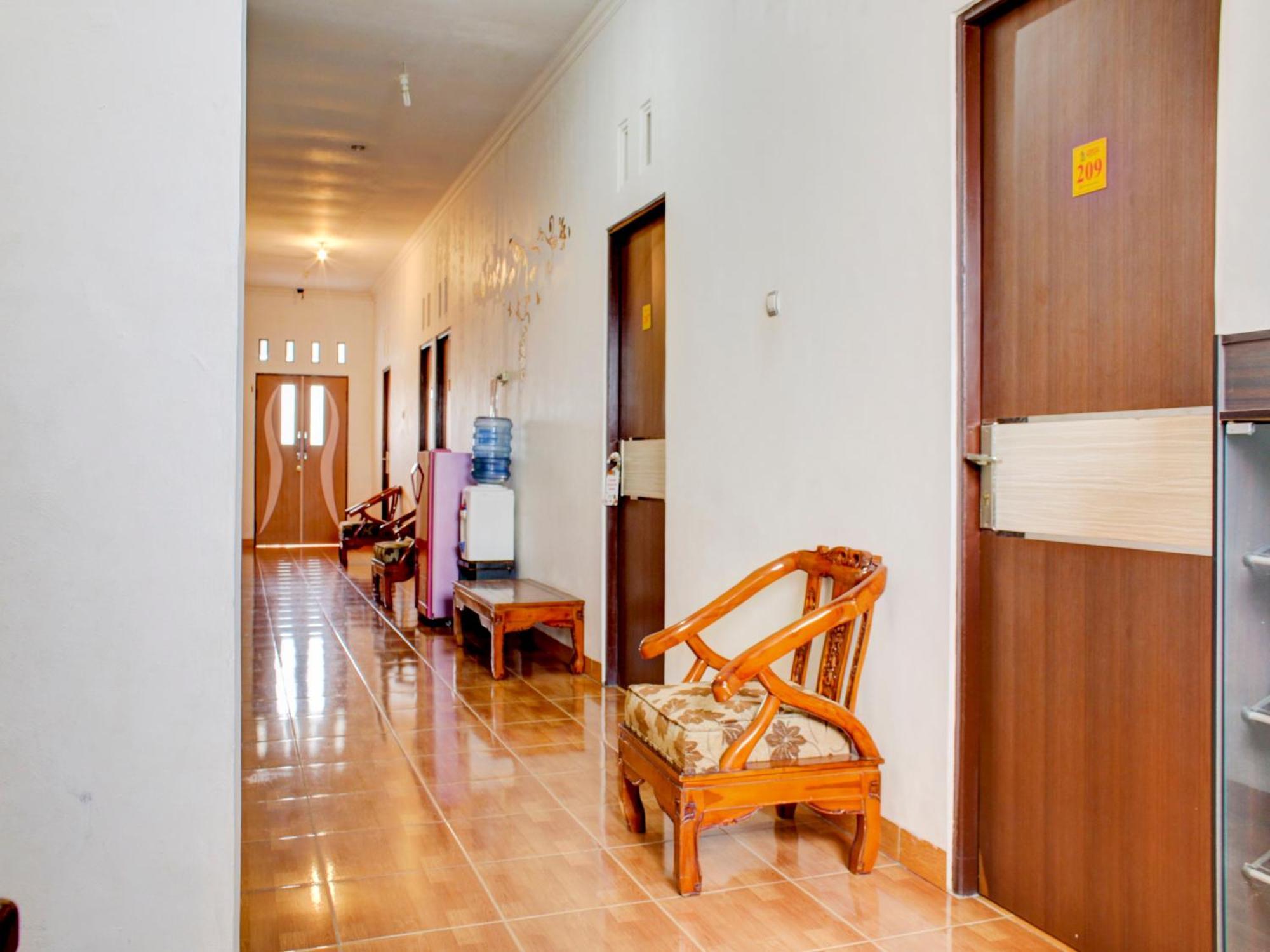 Oyo 3855 Homestay Semata Wayang Syariah Banjarbaru Exterior foto